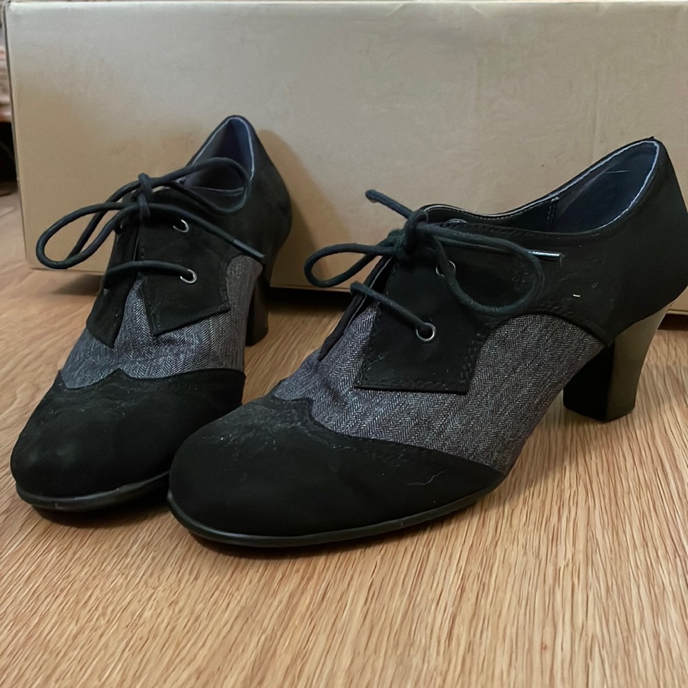Aerosoles Black & Grey Oxfords (Size 7.5)